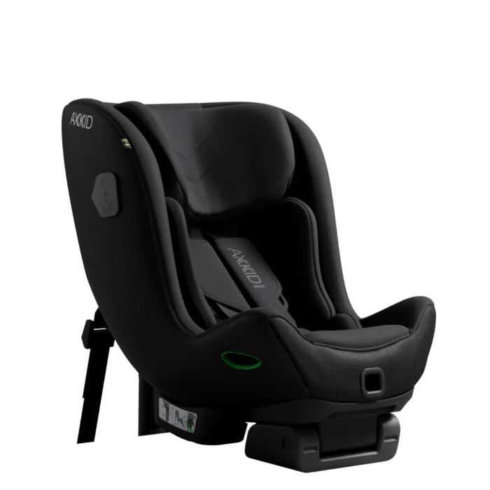 Autostolen Axkid Minikid 4 Pro i sort til børn mellan 0 og 7 år