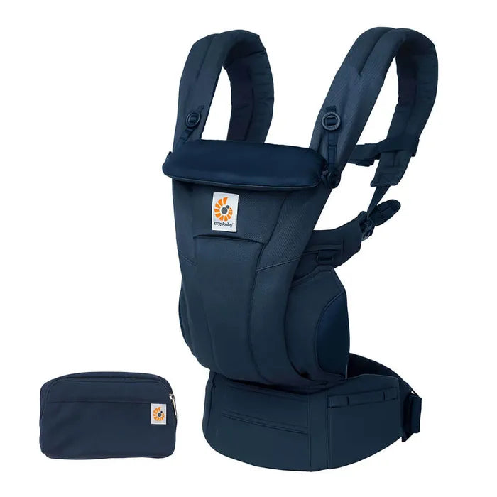 Bärsele från Ergobaby i modellen Omni Dream och färgen midnattsblå