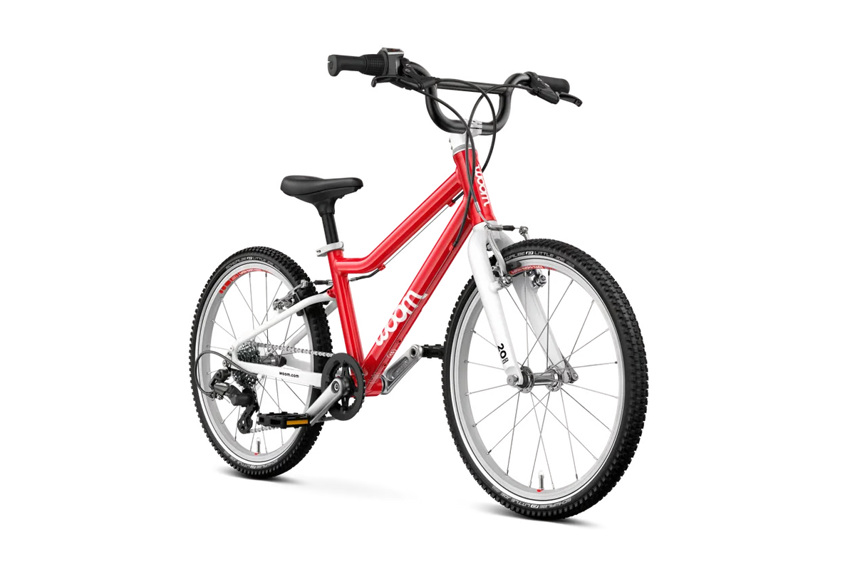 Børnecyklen Woom Go 4 med 20-tumshjul i rød - lej hos Parently
