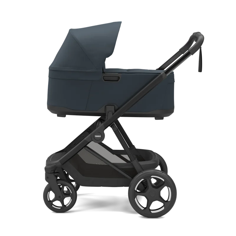 Thule Charm 2 in 1 i Darkest Blue, barnvagn att hyra hos Parently