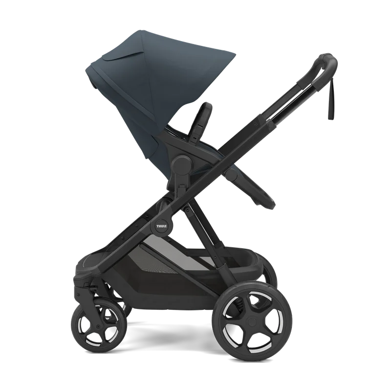 Thule Charm 2 in 1 i Darkest Blue, produktbild – hyr hos Parently