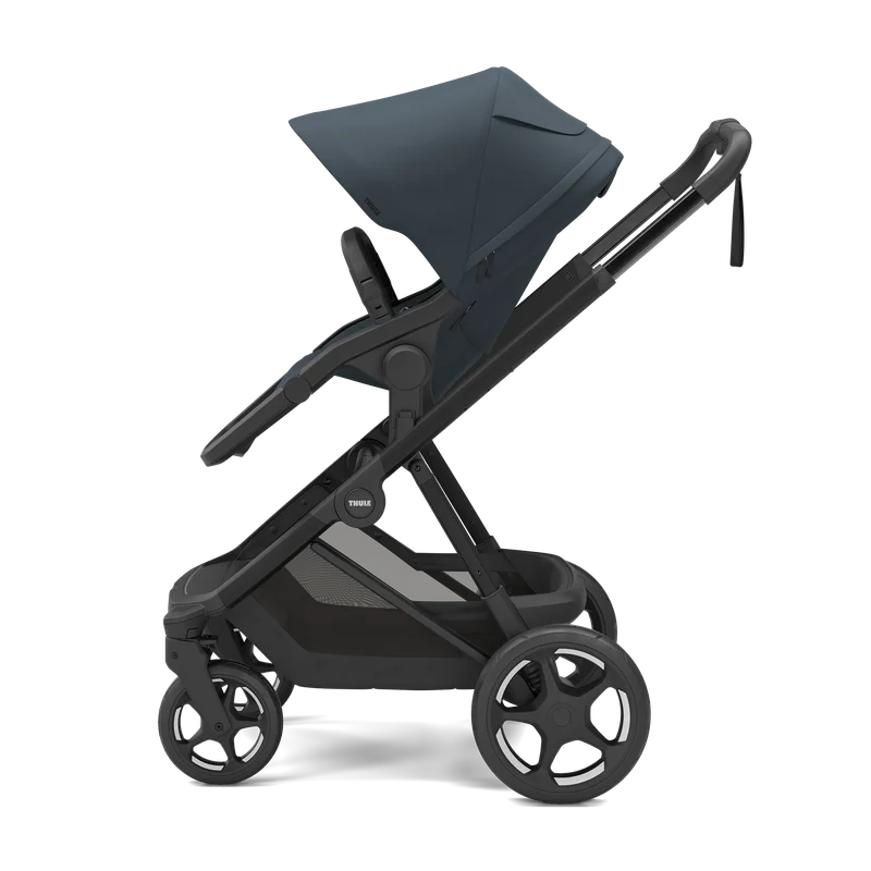 Thule Charm 2 in 1 i Darkest Blue, produktbild – hyr hos Parently