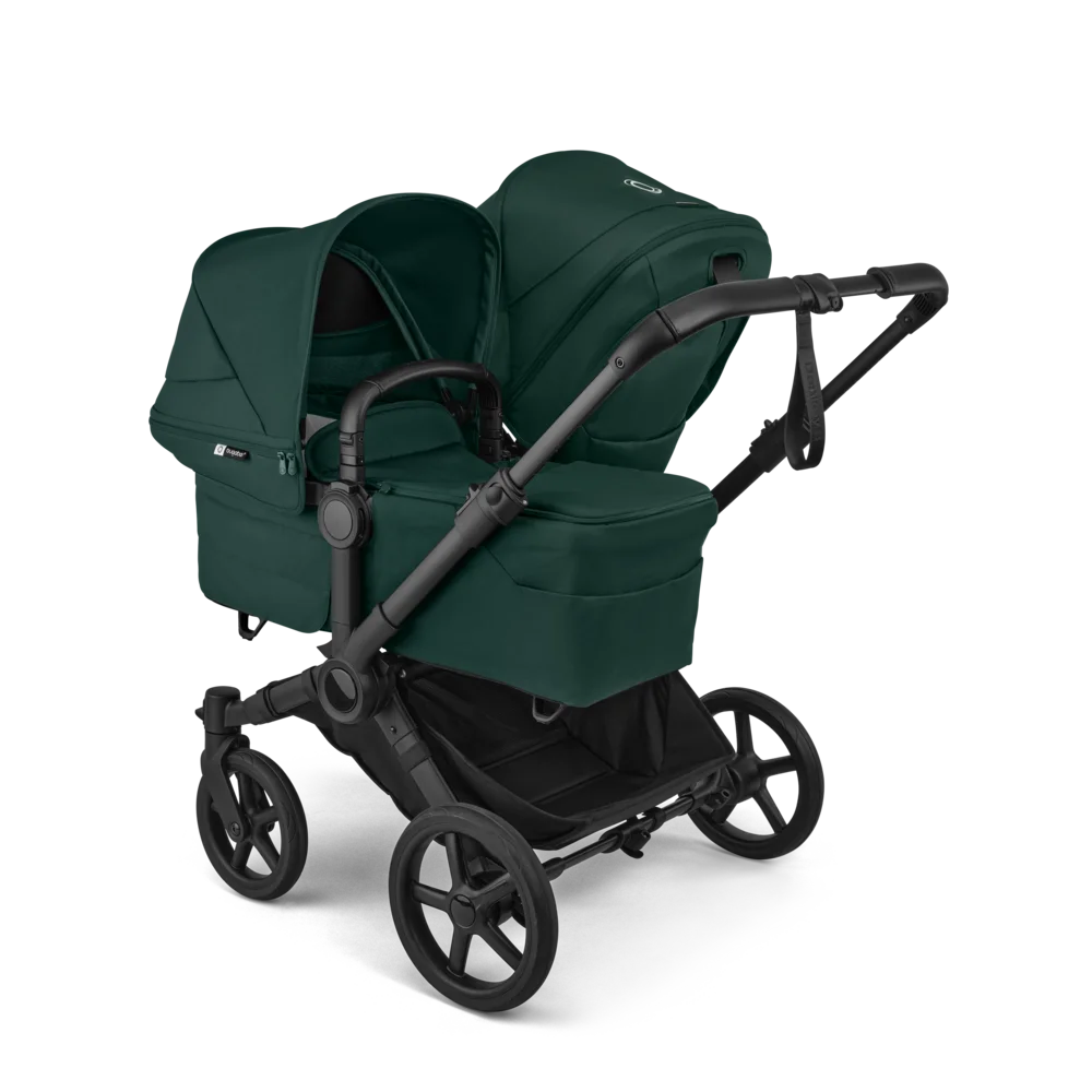Parently-hyra_syskonvagn_Sverige-donkey-6-double-bassinet-seat-fw-black-fern-green-complete-sideshot_NA