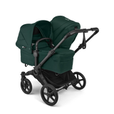 Parently-hyra_syskonvagn_Sverige-donkey-6-double-bassinet-seat-fw-black-fern-green-complete-sideshot_NA