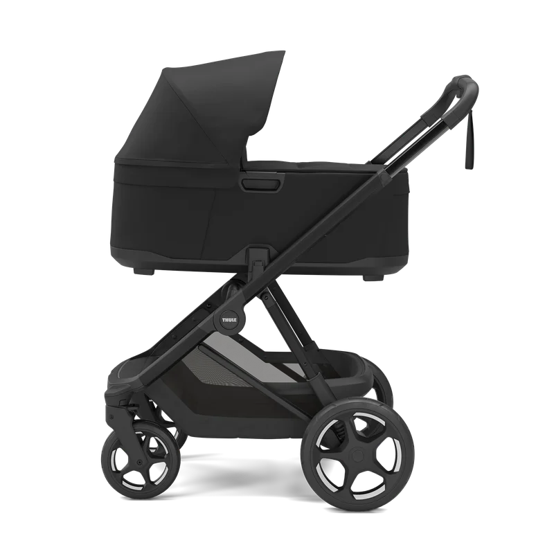 Thule Charm 2 in 1 i Black, barnvagn att hyra hos Parently