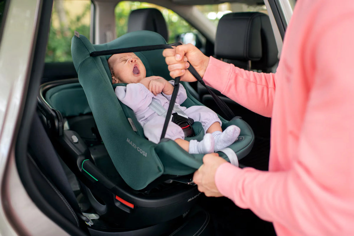 Lej Maxi Cosi Coral 360 babyautostol hos Parently med löstagbar babylift